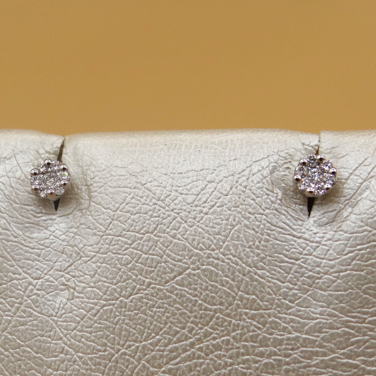 Orecchini Yukiko in oro bianco e diamanti