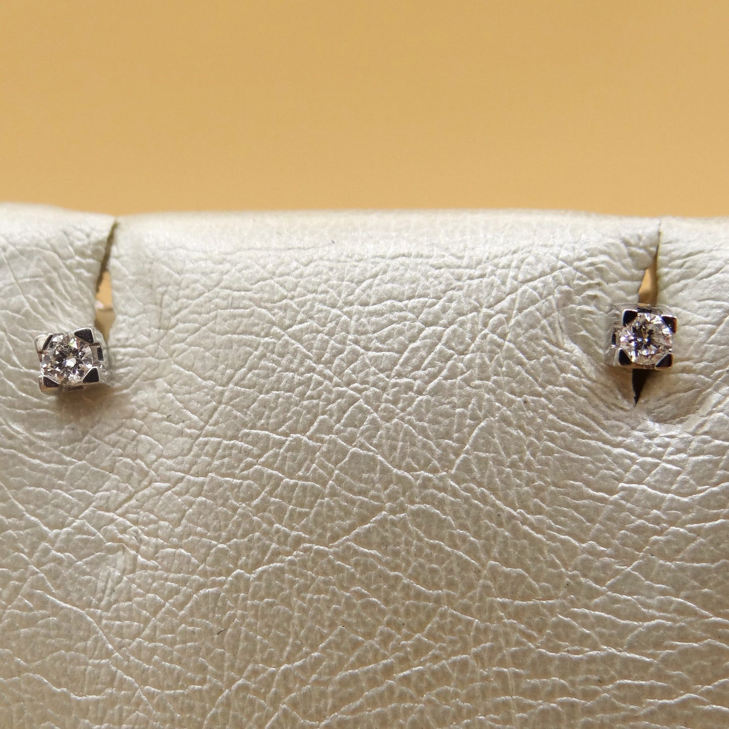 Orecchini punto luce Bibigì in oro bianco e diamanti