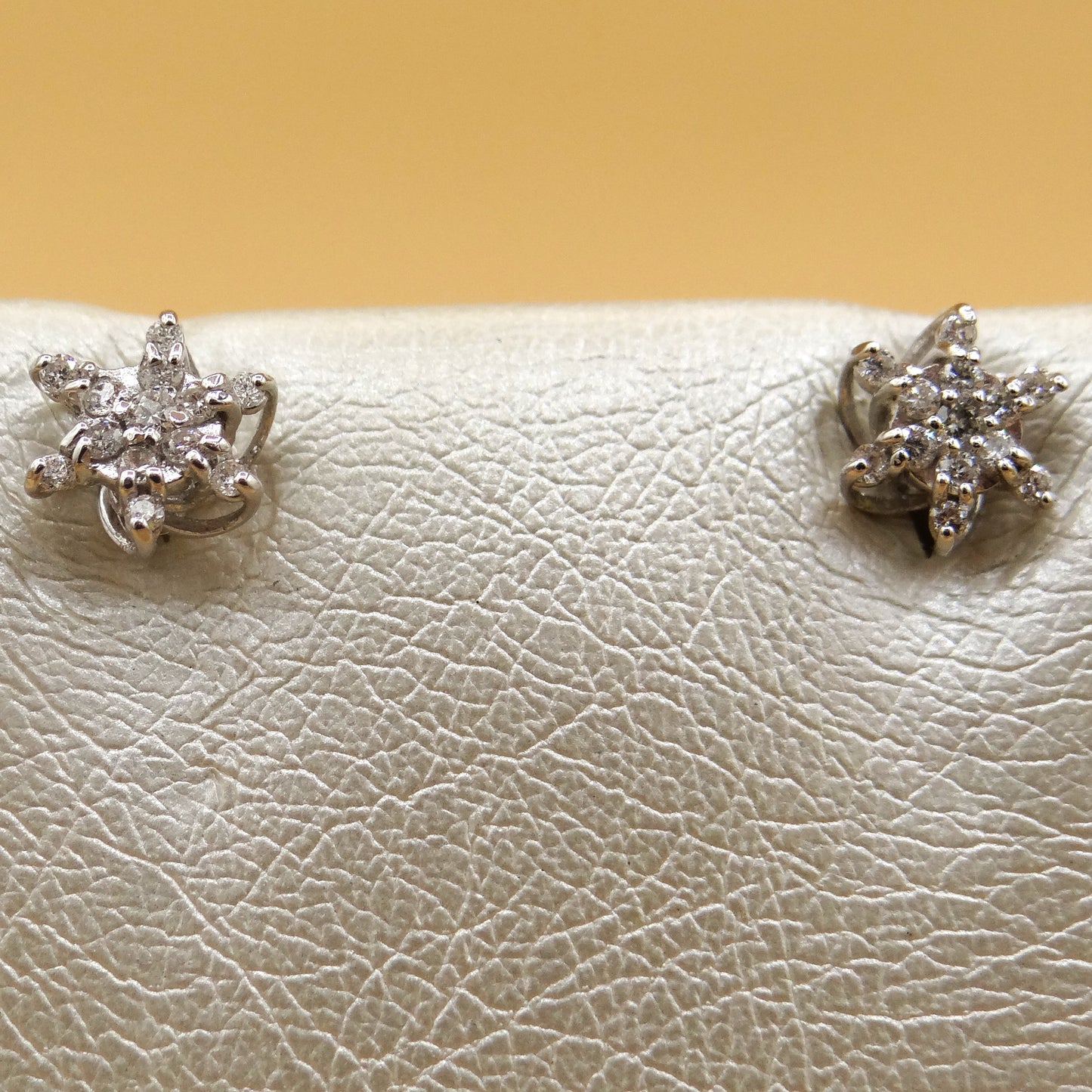 Orecchini Miluna in oro bianco e diamanti