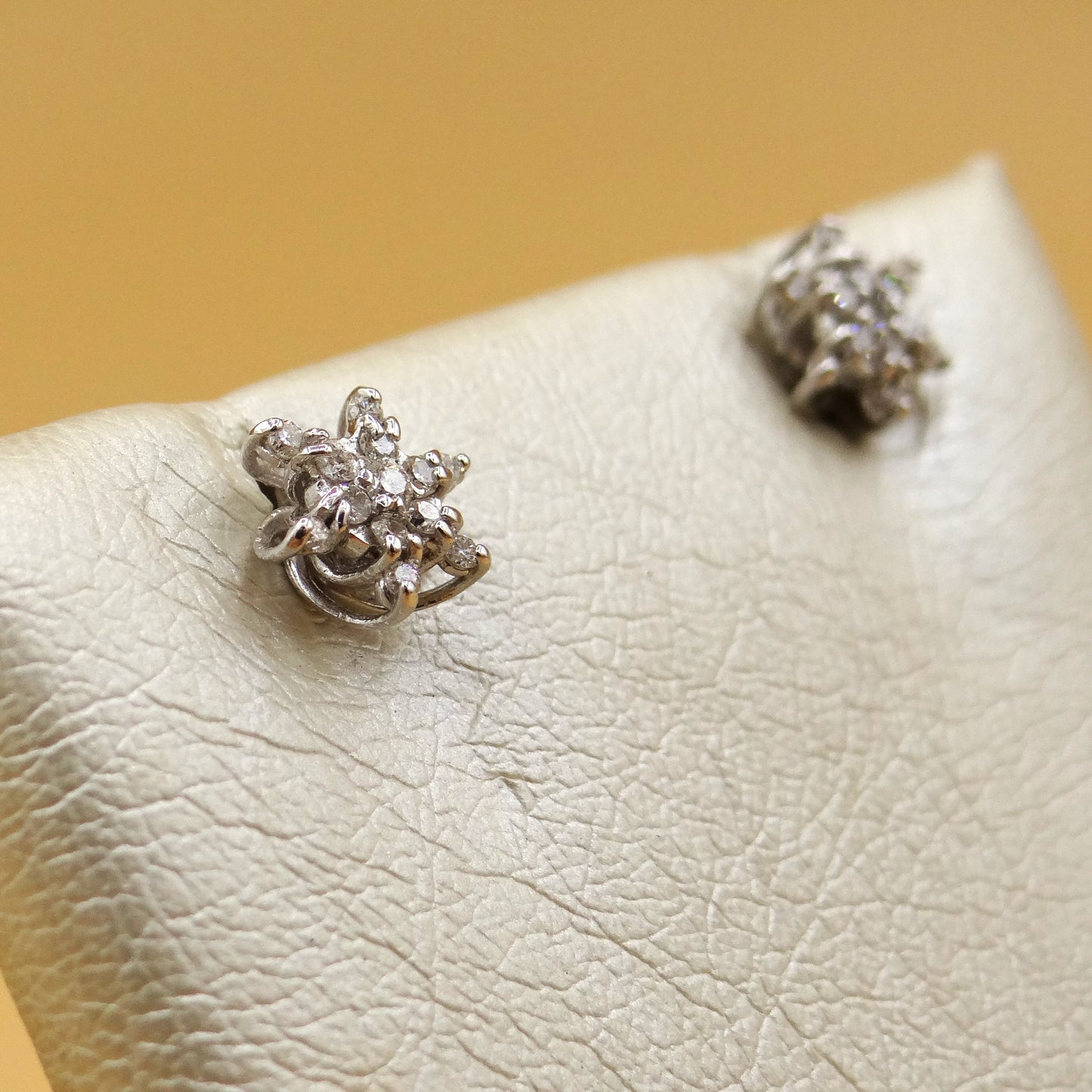 Orecchini Miluna in oro bianco e diamanti