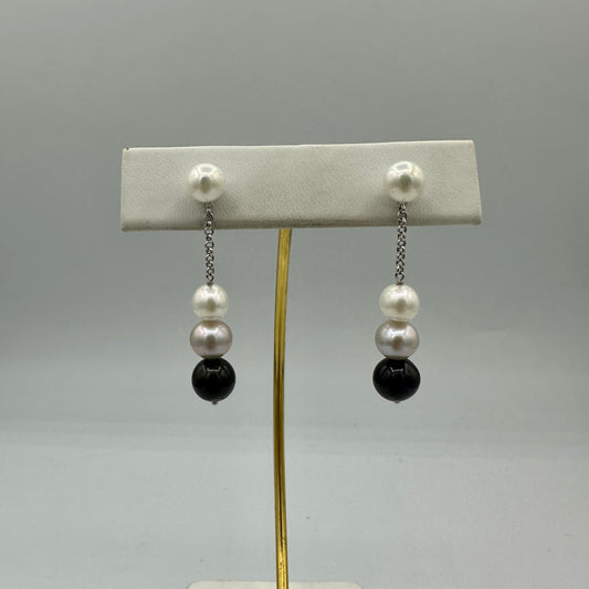 Orecchini in oro bianco e perle Nimei